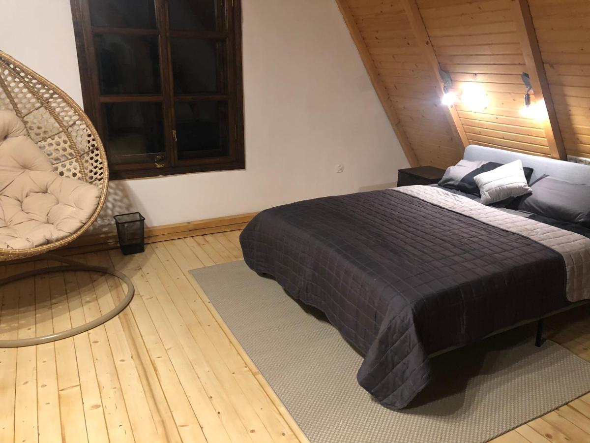 Sadyba Vanda Oryavchyk Buitenkant foto