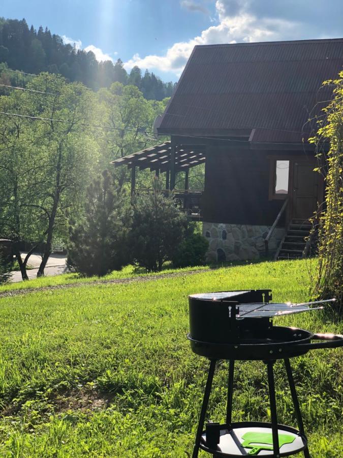 Sadyba Vanda Oryavchyk Buitenkant foto