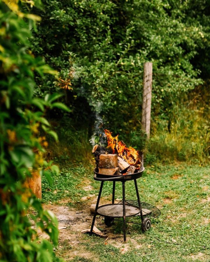 Sadyba Vanda Oryavchyk Buitenkant foto